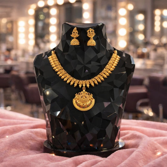 Maharani Gold Pendant Necklace Set