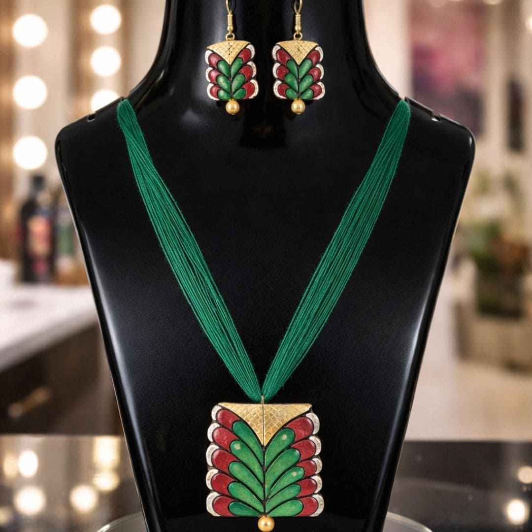 HEZEL jewelry set with green thread necklace and matching red-gold earrings in a premium display.