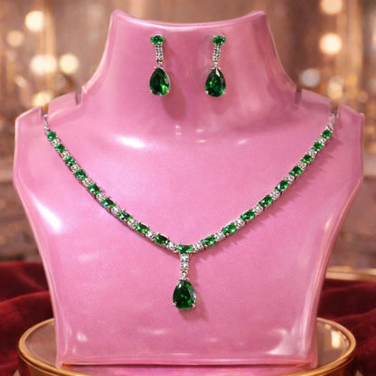 Emerald Shine Necklace Set