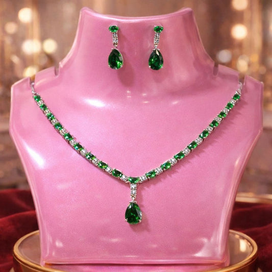 Emerald Shine Necklace Set