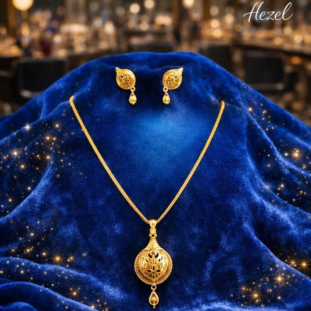 Classic Gold Pendant Necklace Set